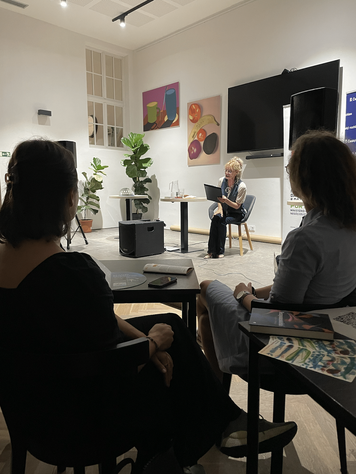 Last Wednesday, we had the pleasure of hosting renowned Czech actress Vilma Cibulková during the Night of Literature, held at our IB Centre at Úvoz. Vilma delivered an outstanding reading from Lídia Jorge's novel Those We Will Remember, captivating the audience with her performance. It was wonderful to see the bistro packed for each reading! We’re thrilled to have been part of this incredible celebration of literature, organized by the Czech Centres, and would like to extend our thanks to our students Patrik O. and Eliška L. for their invaluable help as volunteers.